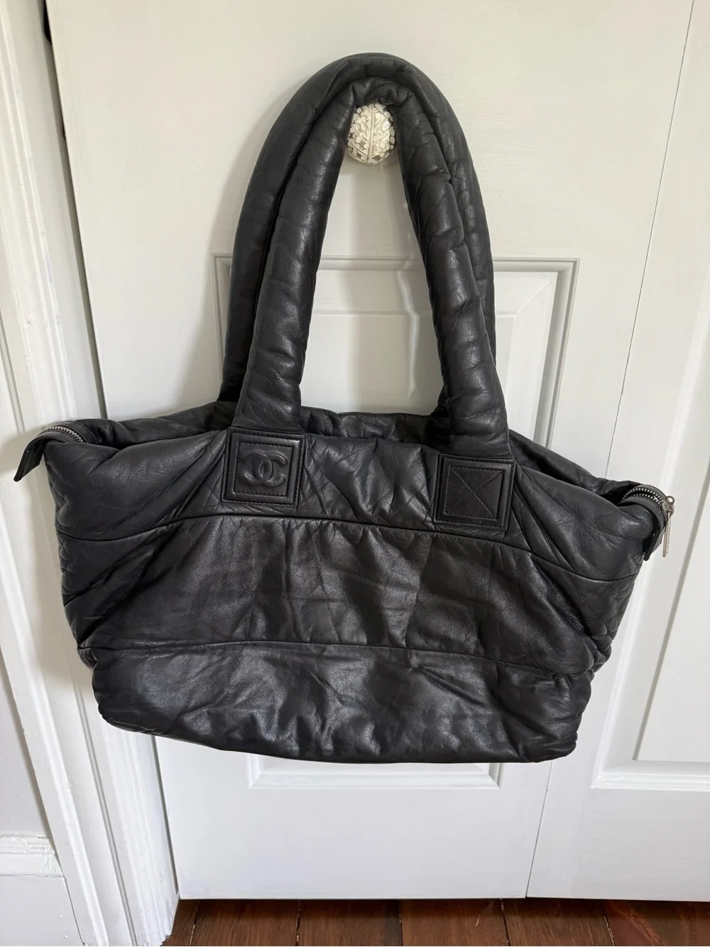 CHANEL Black leather cocoon Tote